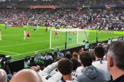 雷速体育官方-精彩的比赛瞬间引人入胜，球迷尖叫连连