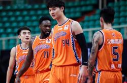 雷速体育下载-包含上海男篮突破瓶颈，迎来新一轮比赛的词条