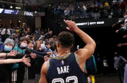 雷速体育电脑版官网下载-深圳队碾压新疆队，莫兰特扛起全队