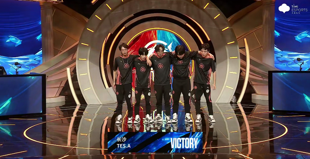 LGD轻取FNC，Ming操刀奇招英雄翻盘小组赛2:0（深圳）