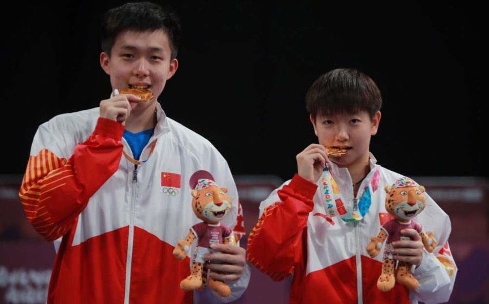 顽强拼搏!中国代表团夺冠在望 顽强拼搏!中国代表团夺冠在望