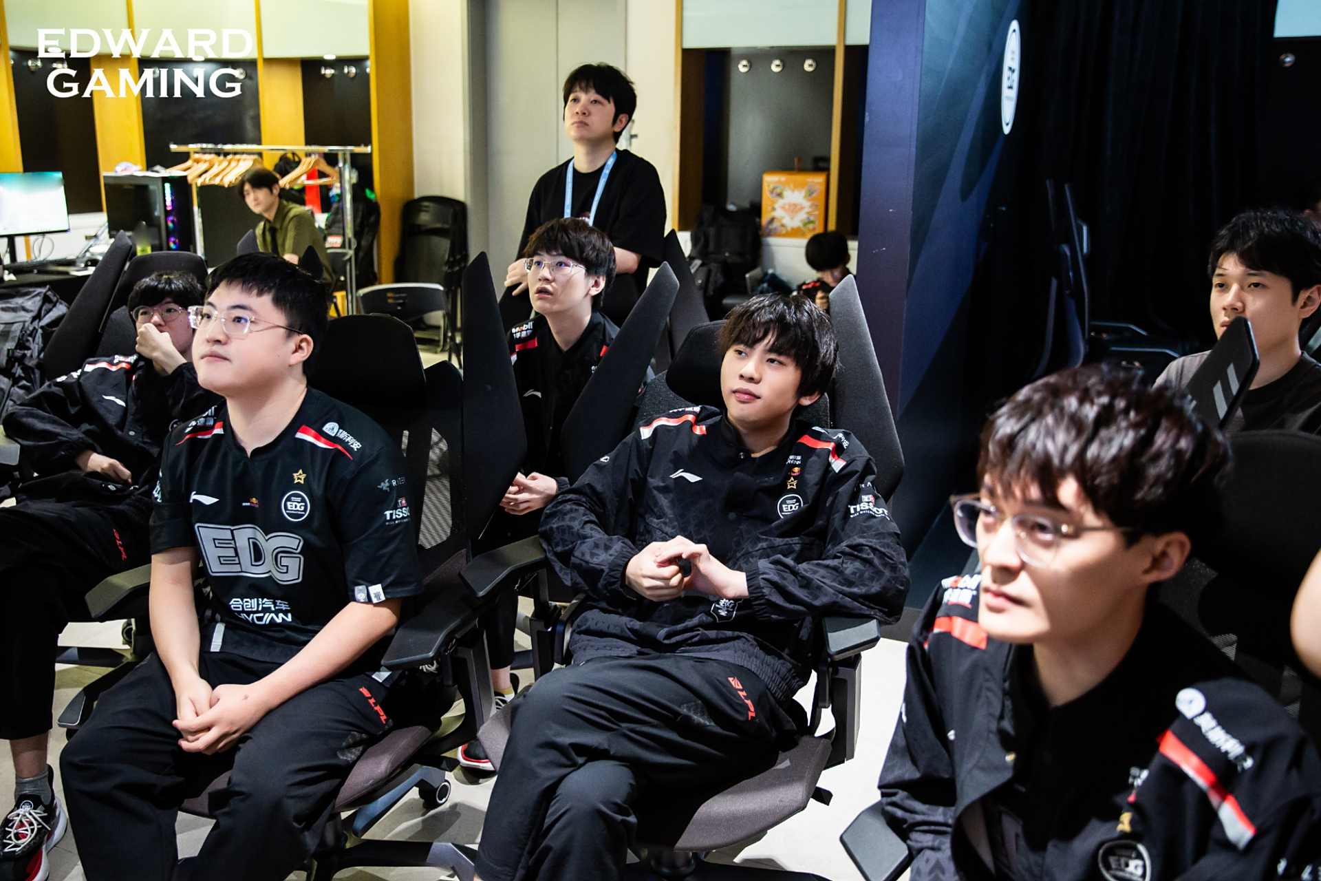 包含G2绝杀EDG,Faker关键团战开团秒人顶尖较量入围赛,锁定晋级资格的词条 包含G2绝杀EDG,Faker关键团战开团秒人顶尖较量入围赛,锁定晋级资格的词条