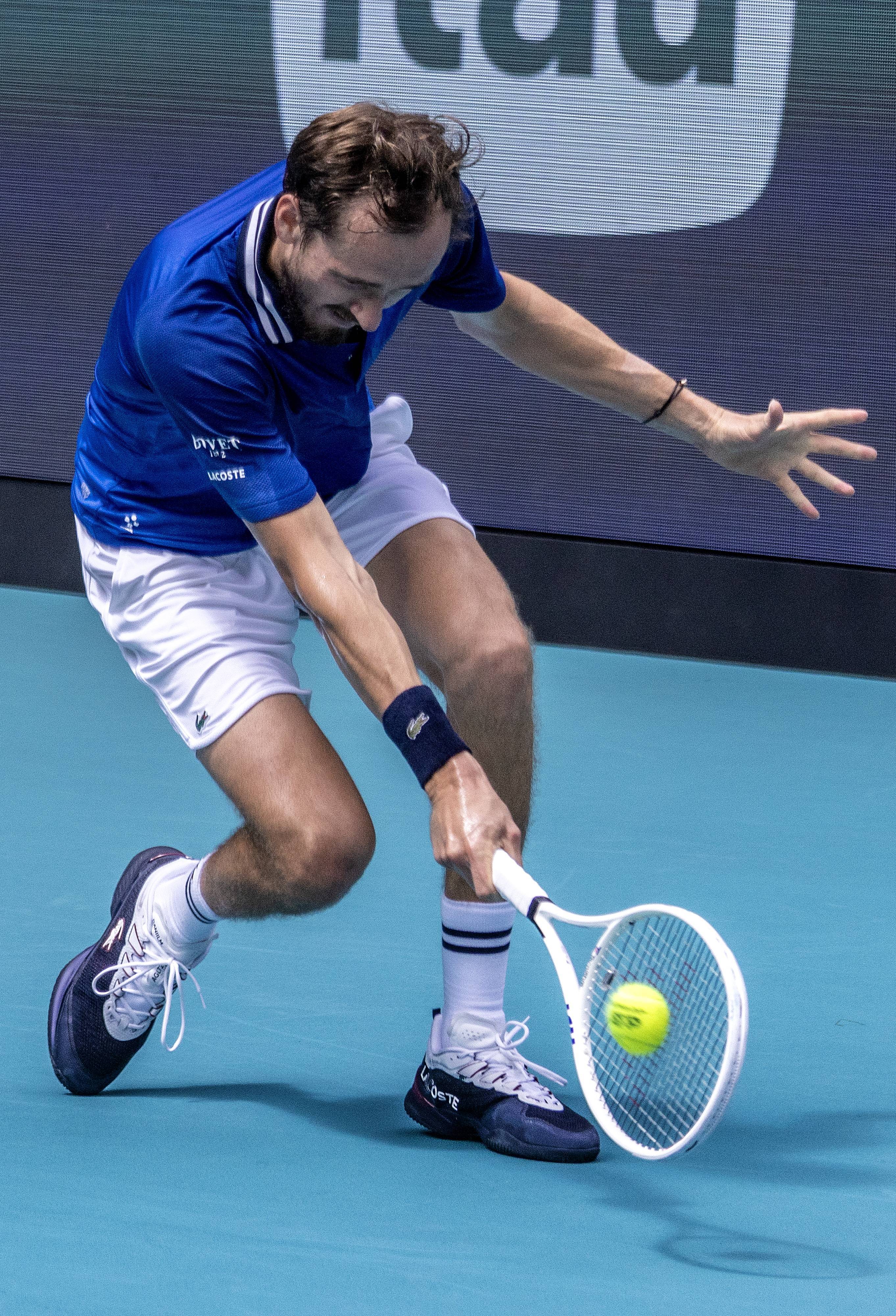 世界网球队横扫法国网球队,梅德韦杰夫高光表现的简单介绍 世界网球队横扫法国网球队,梅德韦杰夫高光表现的简单介绍