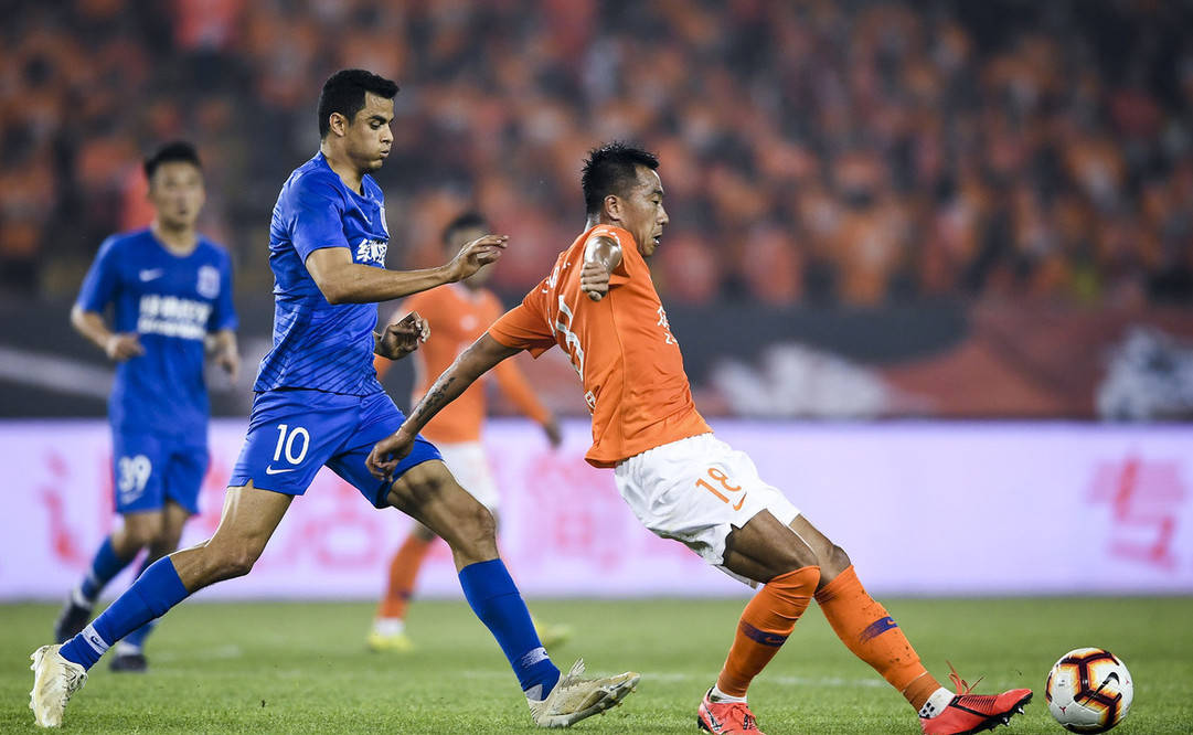 中国队鏖战法国队,桃田贤斗状态火热 中国队鏖战法国队,桃田贤斗状态火热