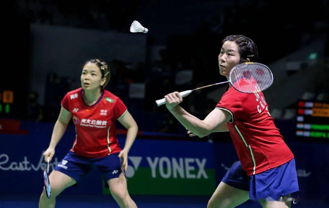 泰国队碾压马来西亚队，黄鸭组合点燃赛场