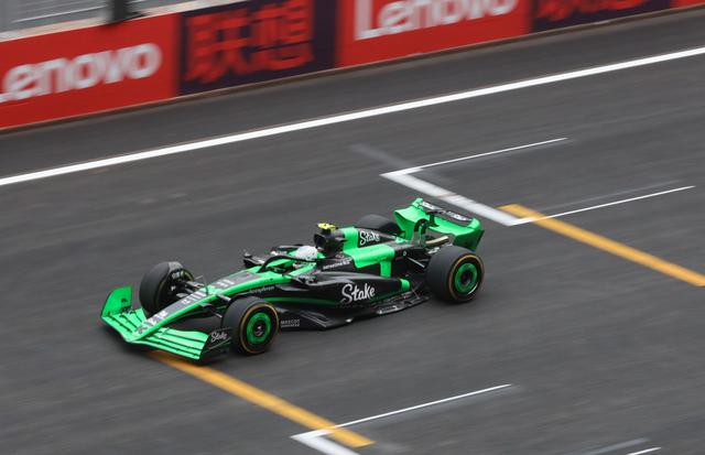 阿斯顿马丁轻取哈斯车队,周冠宇扛起全队 阿斯顿马丁轻取哈斯车队,周冠宇扛起全队